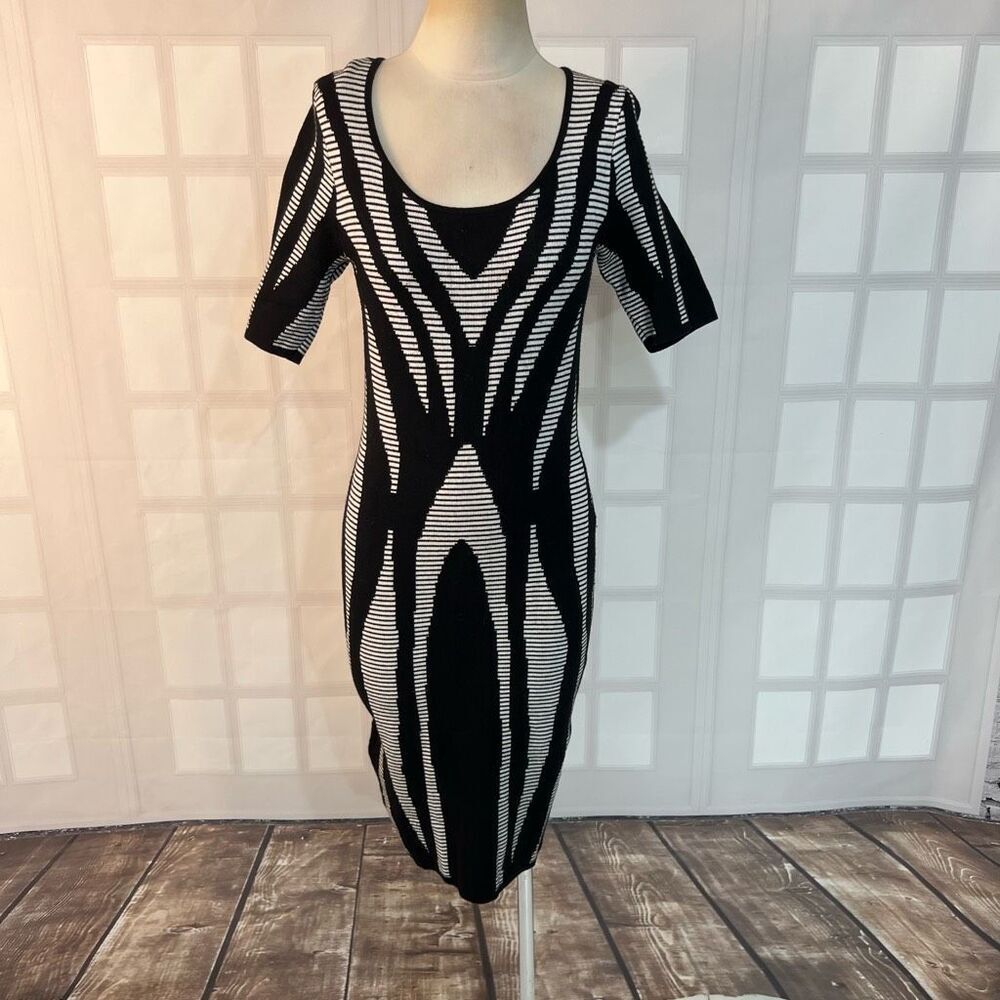 Ashley Stewart Black and White Geometric Short Sleeve Sweater Dress Size 12W